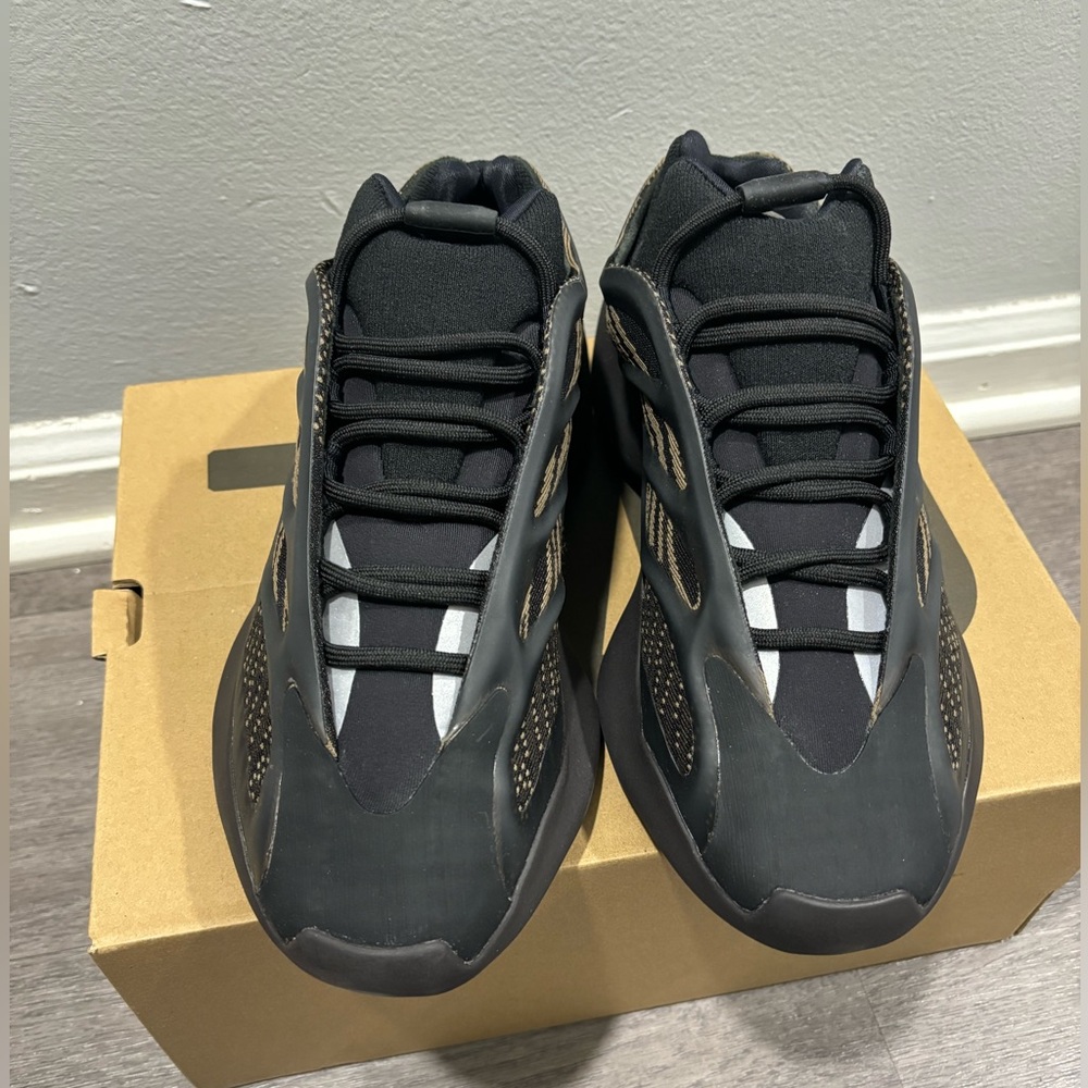 Yeezy 700 V3 Clabro